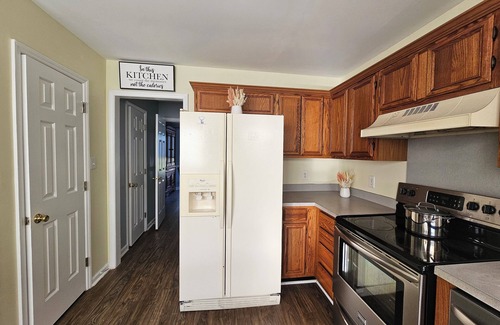 Davis Lake - Eastfield House | Exquisite 3BR+BonusRm/5 Beds/2.5 bath/Workspace/Family Friendly/REDUCED PRICE