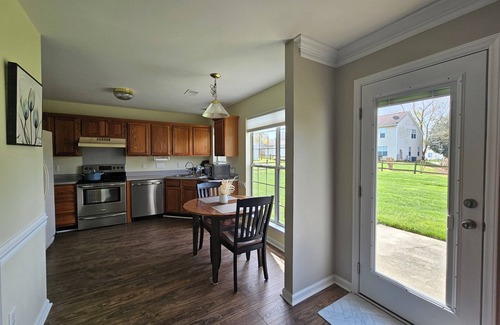 Davis Lake - Eastfield House | Exquisite 3BR+BonusRm/5 Beds/2.5 bath/Workspace/Family Friendly/REDUCED PRICE