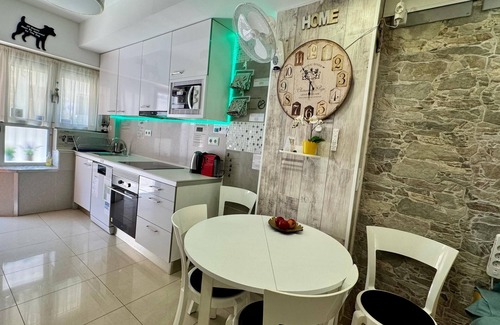 Badalona House | EXQUISITE ACCOMMODATION DOWNTOWN ALL SERVICES