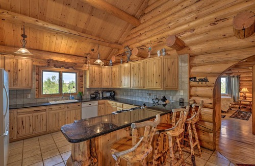 Lander Cabin | Exquisite Log Home with Lander Valley Views!