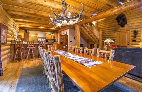 McCall House | Exquisite McCall Log Cabin - Walk to Payette Lake!