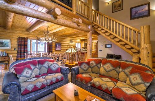 McCall House | Exquisite McCall Log Cabin - Walk to Payette Lake!