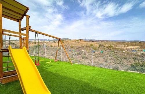 Arico Viejo Ski Chalet | Exquisite rural house with garden, pool and sea views