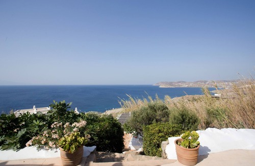 Xilokeratidi Villa | Exquisite seafront 5 bedroom villa