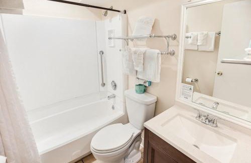 Litchfield by the Sea Apartment | Exquisite Unit on the 1st Flr Resort View Room