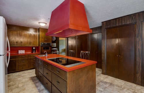 Valdese House | Extended family getaway, executive retreats, events