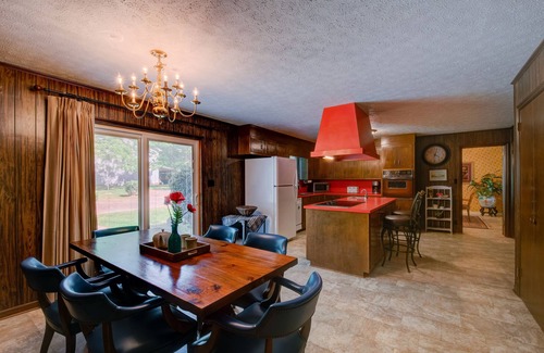 Valdese House | Extended family getaway, executive retreats, events