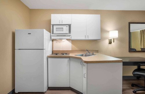 Kenner - Louis Armstrong International Airport Hotel | Extended Stay America Select Suites New Orleans Airport