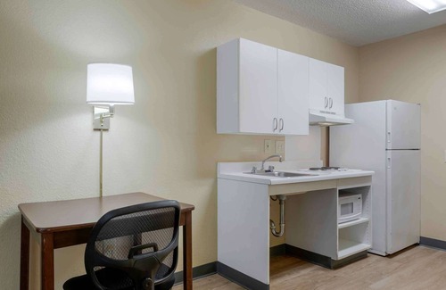 North Olmsted Hotel | Extended Stay America Suites Cleveland Airport North Olmsted