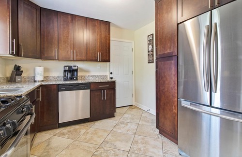 Des Plaines House | Extended Stay Des Plaines FHS Rental