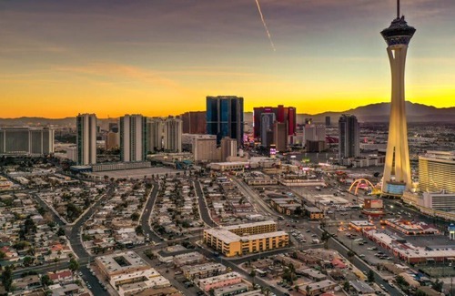 Beverly Green House | Extended Stay: DT Vegas Stunning Strip Views!