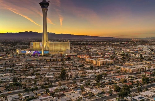Beverly Green House | Extended Stay: DT Vegas Stunning Strip Views!