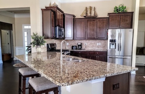 Duncan House | Extended Stay Executive Rental ready for you Centrally located