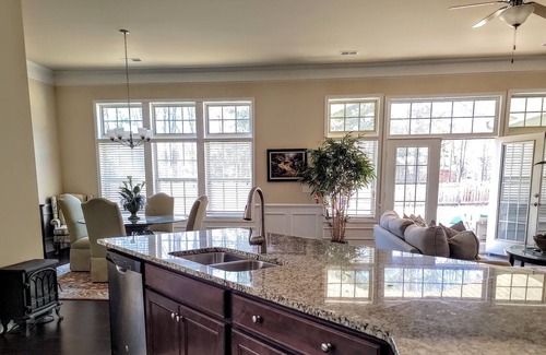 Duncan House | Extended Stay Executive Rental ready for you Centrally located