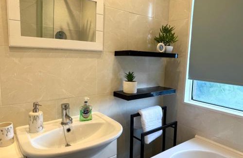 Doncaster House | Extended Stay Welcome - Sleeps 5 - Free Parking