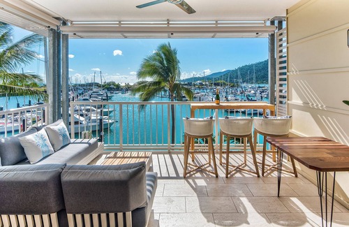 Whitsundays Apartment | Extensively renovated apartment right on the Port of Airlie!