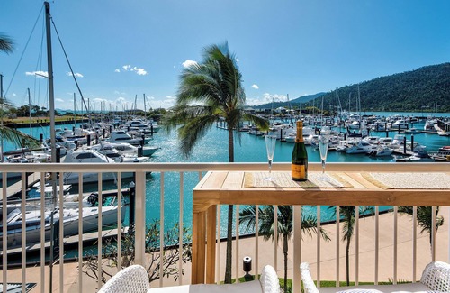 Whitsundays Apartment | Extensively renovated apartment right on the Port of Airlie!