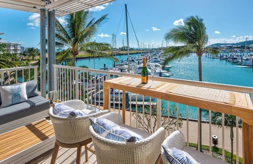 Whitsundays Apartment | Extensively renovated apartment right on the Port of Airlie!