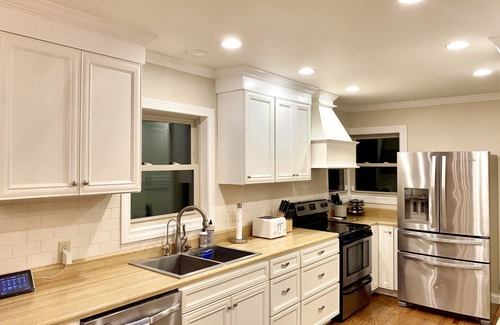 Wooded Estates House | *EXTRA CLEAN*Renovated 2019 + Brand New Furniture! Open Plan & Short Walk to ND!