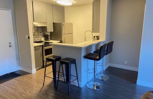 Rampart Village Apartment | Extravagant onebedroom LA vibe