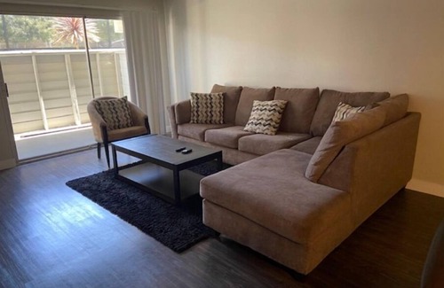 Rampart Village Apartment | Extravagant onebedroom LA vibe