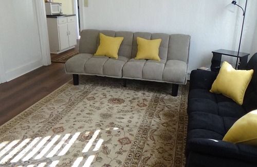 Centerville House | EZ - GO Lodging 3.7 mi Green Pond Landing(Lake Hartwell) Clemson Univ 15 mil.