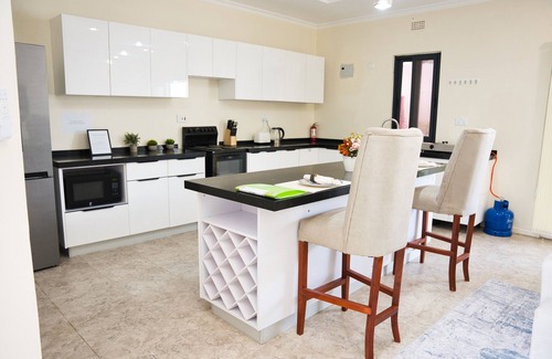 Cathedral Hill Apartment | F4 - Pool, Inverter, Gym, Pavilion, Wifi, Perfect for Kids - Ibex Meanwood!