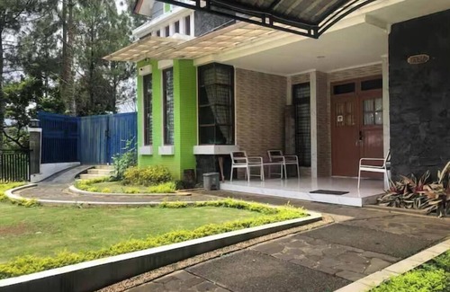 Cipanas Villa | (FA1-01A)Deluxe villa 5 Bedrooms with private pool