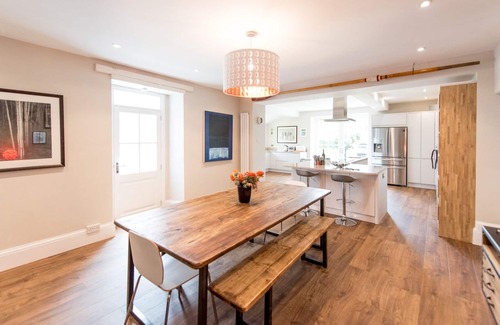 Braunton House | Fab big house near Devon’s surf beaches. Village centre and well equipped.