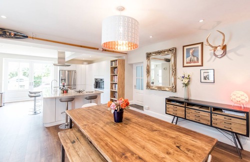 Braunton House | Fab big house near Devon’s surf beaches. Village centre and well equipped.