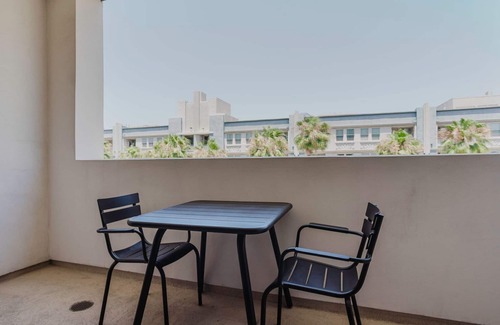 Mid-Wilshire Apartment | Fab Mid-Wilshire Studio w/Gym & Roof Lounge, nr Dining, by Blueground