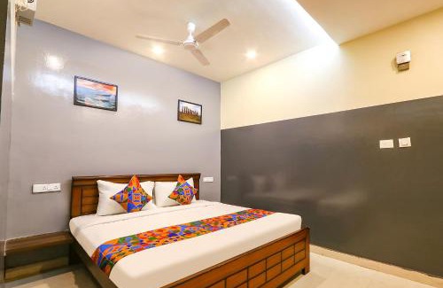 Manikonda Hotel | FabExpress Starhood - Nr Lanco Hills, Manikonda