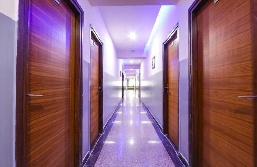 Manikonda Hotel | FabExpress Starhood - Nr Lanco Hills, Manikonda