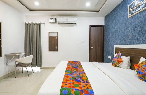 Lucknow Hotel | Fabexpress Vinayak Palace