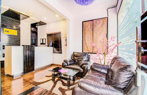 5th Block Hotel | FabHotel Corporate Crown - Nr Jyoti Nivas University