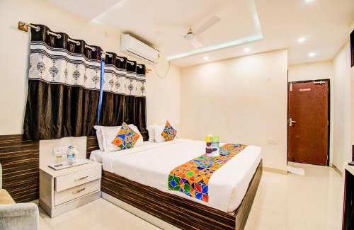 5th Block Hotel | FabHotel Corporate Crown - Nr Jyoti Nivas University
