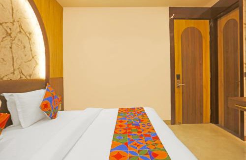 Paharganj House | FabHotel Mishika Inn Near New Delhi Railway Station