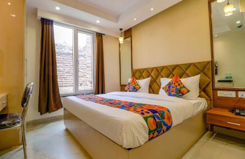 Pitampura Hotel | FabHotel Pitampura