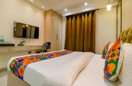 Pitampura Hotel | FabHotel Pitampura