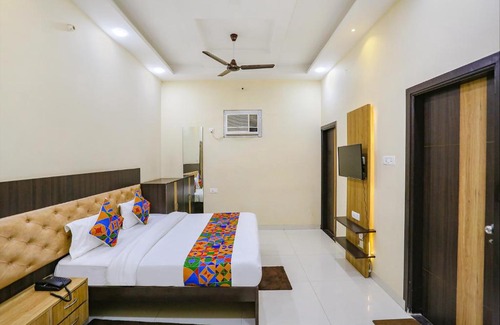 Kalyanpur Hotel | FabHotel SG Garden