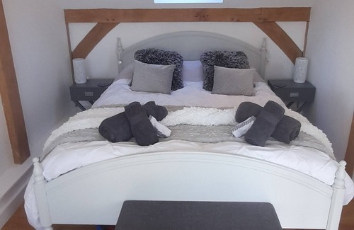 Preston House | Fabulous 2 bedroomed oak barn perfect for a country get-away.