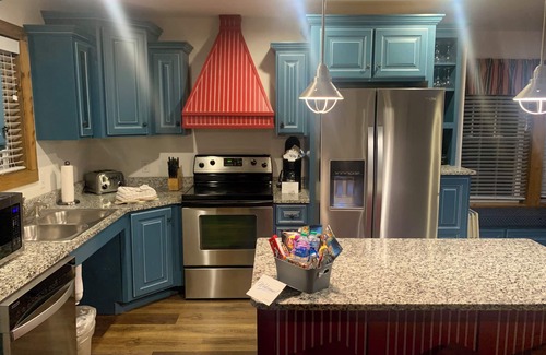 Branson Cottage | Fabulous 4BDR/3BA with Game Room! Great Amenities. Near Attractions.