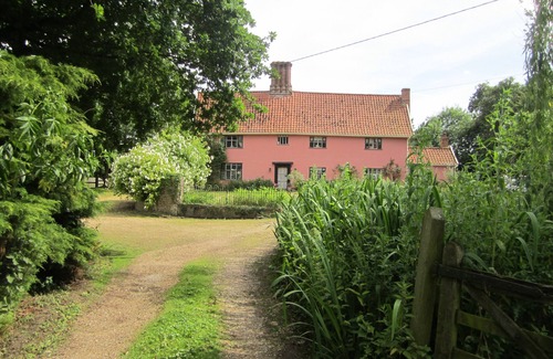 Diss House | Fabulous 5 bedroom house with large enclosed garden, perfect for family breaks