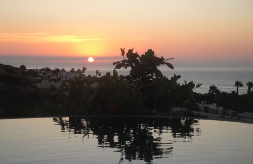 Buzzards House | Fabulous and Spacious Ocean View Villa with Golf, Pool and Amenities