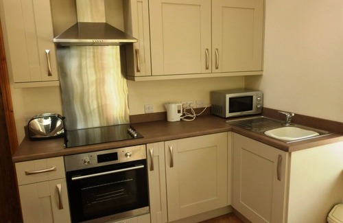 Woodbridge House | Fabulous boutique cottage for 2 people overlooking a large pond and gardens