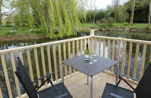Woodbridge House | Fabulous boutique cottage for 2 people overlooking a large pond and gardens