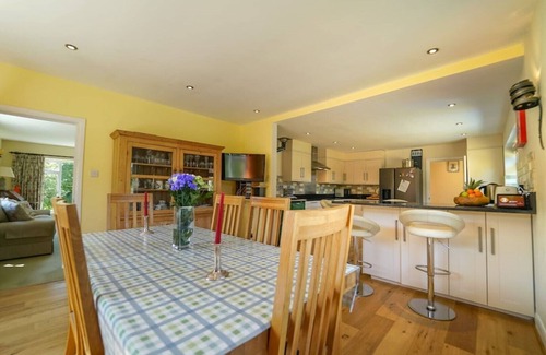 Langport House | Fabulous country retreat , lovely house , hot tub and set in beautiful gardens