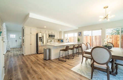 Fair Oaks House | Fabulous Fair Oaks 5b Home * King Bed * Pool