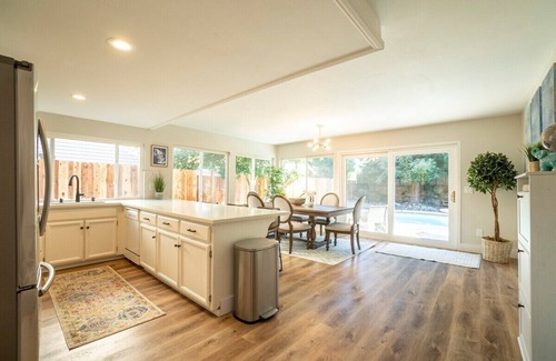 Fair Oaks House | Fabulous Fair Oaks 5b Home * King Bed * Pool