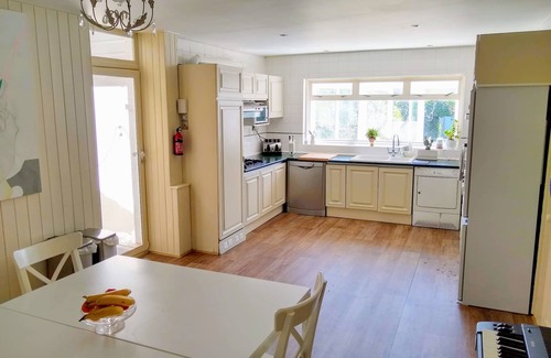 Wraysbury House | Fabulous house on the river Thames riverside, near Windsor, Heathrow and London